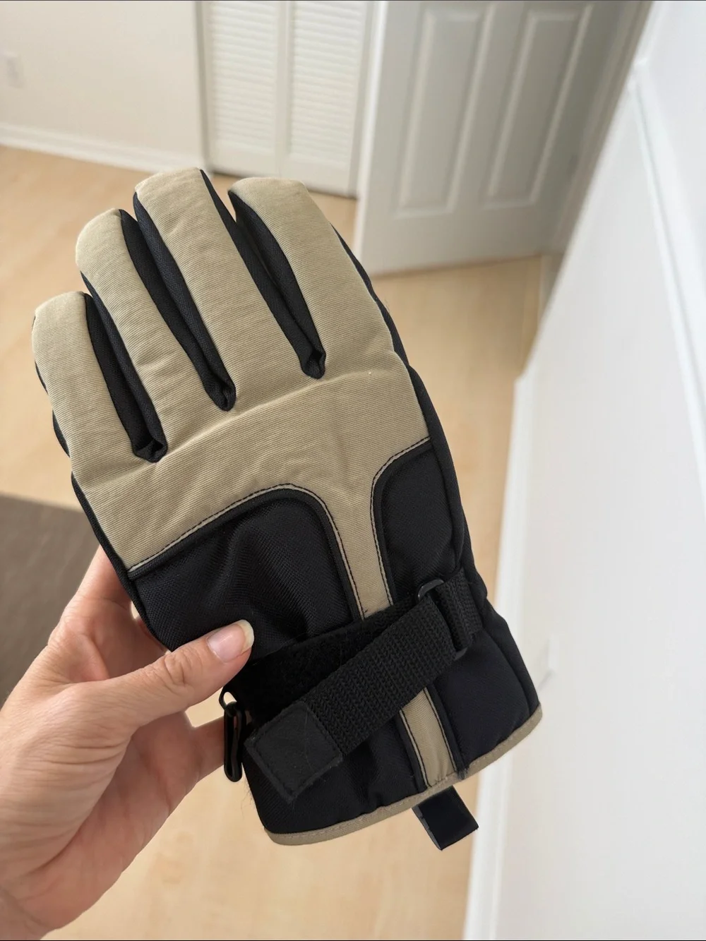 GAP Black and Beige Insulated Men's Winter Gloves